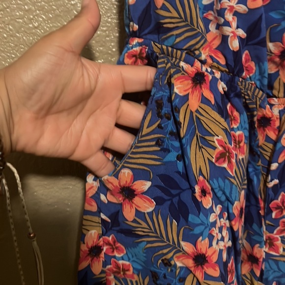 Shorts jumpsuit size medium 🌺 - Picture 2 of 6